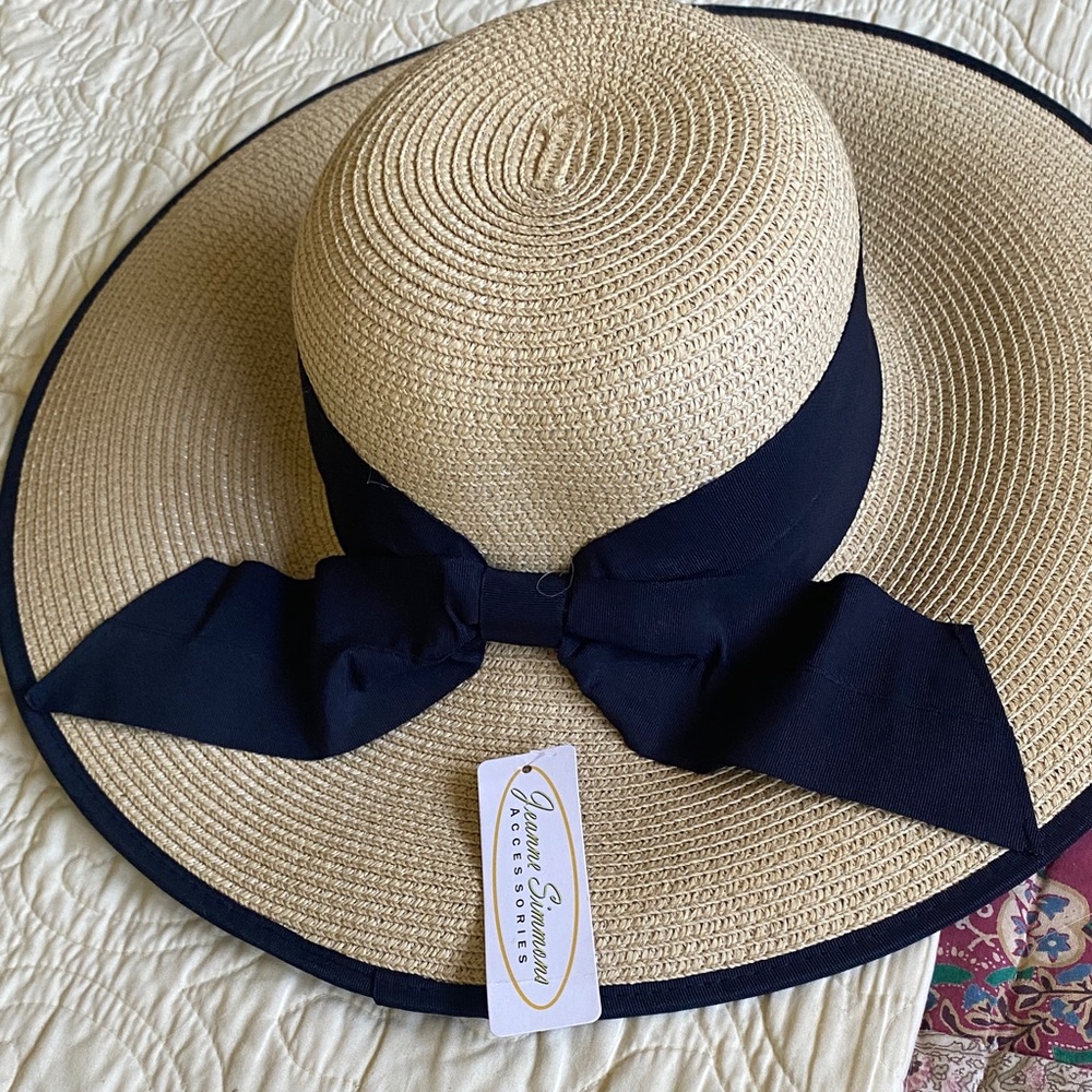 Chic Black and Tan Sun Hat by